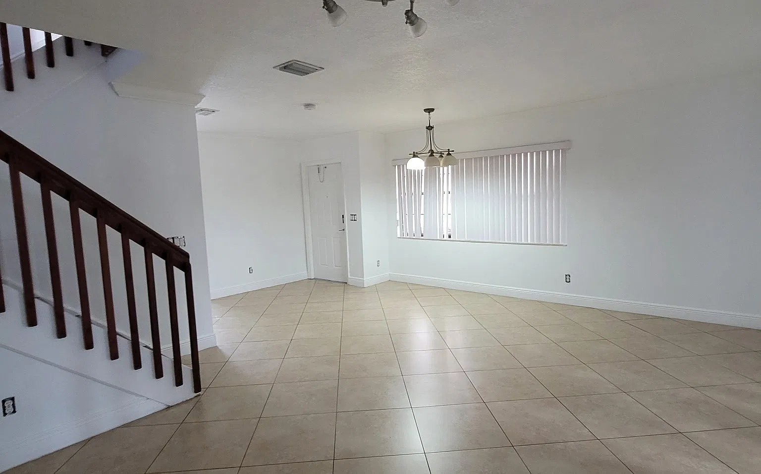 3 bed, 2.5 bath, 1374 sqft, $3,000 — Photo 2