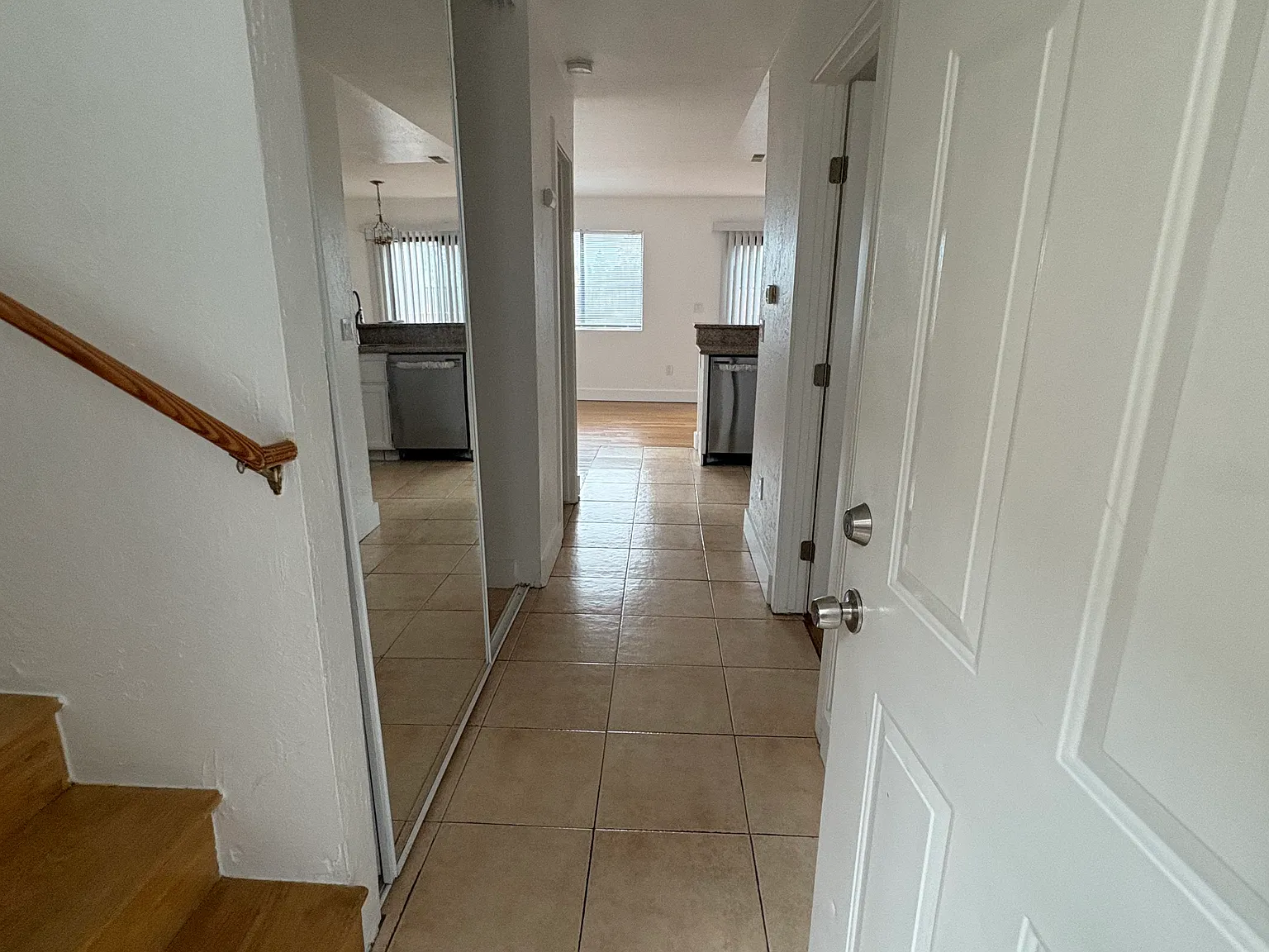 3 bed, 2.5 bath, 1300 sqft, $3,195 — Photo 4