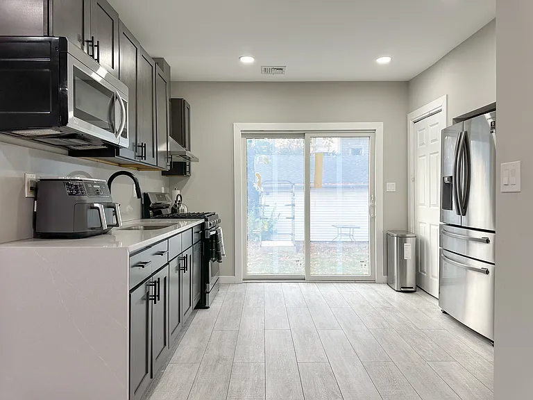 693-695 Kearny Ave #1 — Photo 4