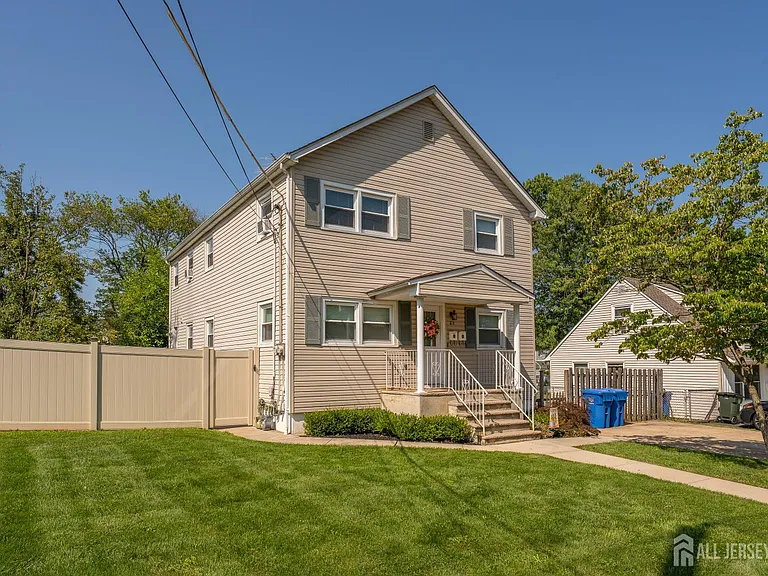 69 S Harrison Ave — Photo 2