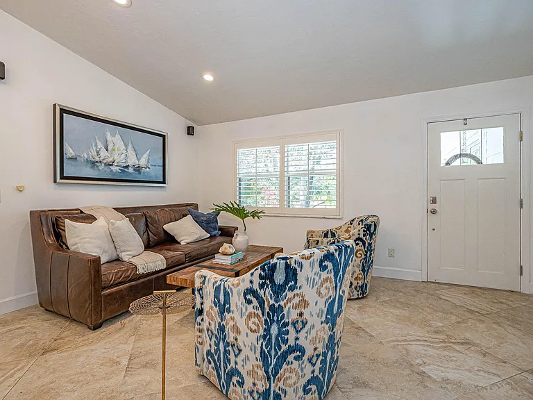 1075 Morningside Dr — Photo 24