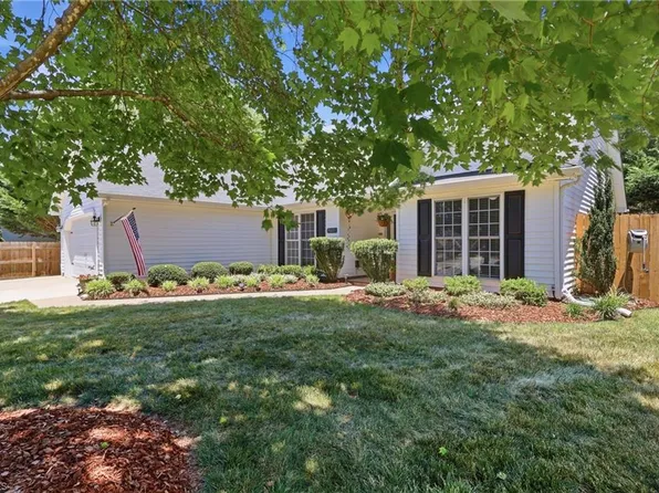 3801 Auburn Hills Dr, Greensboro, NC 27407