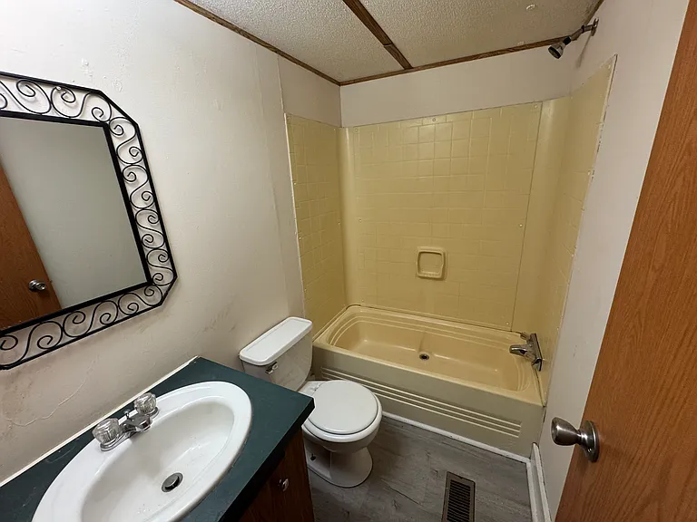 103 Shelby Dr — Photo 8