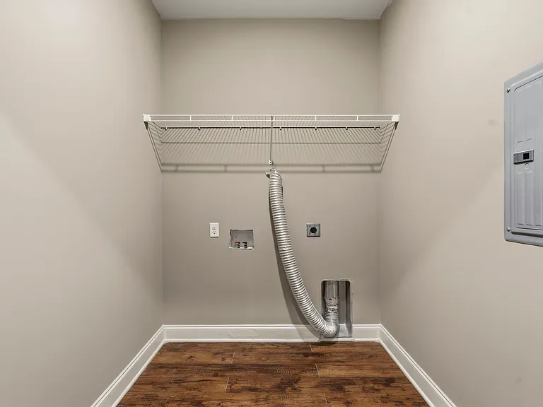 Mount Victor Olde Towne Luxury Apartments — Photo 132