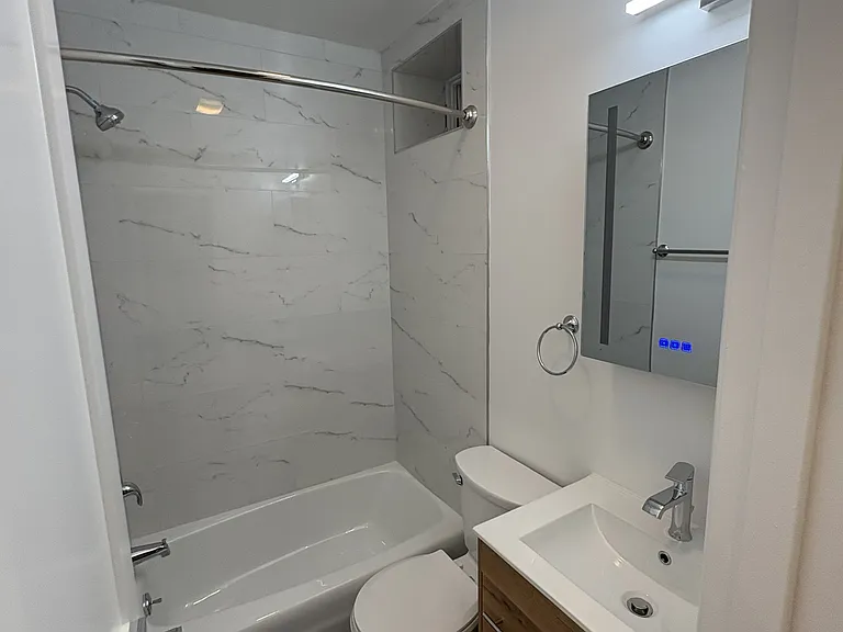 304 E 92nd St #1R — Photo 8