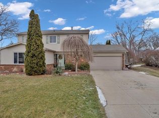 23011 Brook Forest Rd, Novi, MI 48375