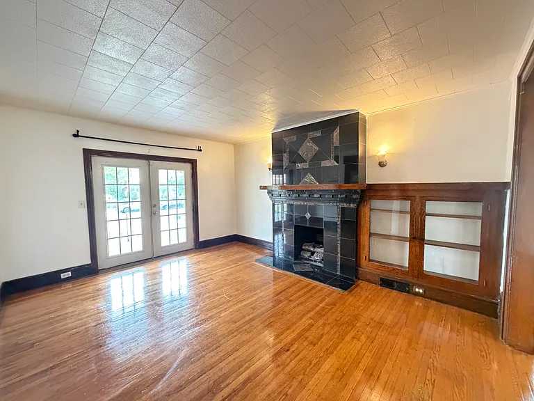 1080 Elmwood Ave #1 — Photo 4