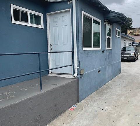 3rd image of 3971 E 6th St #1/4