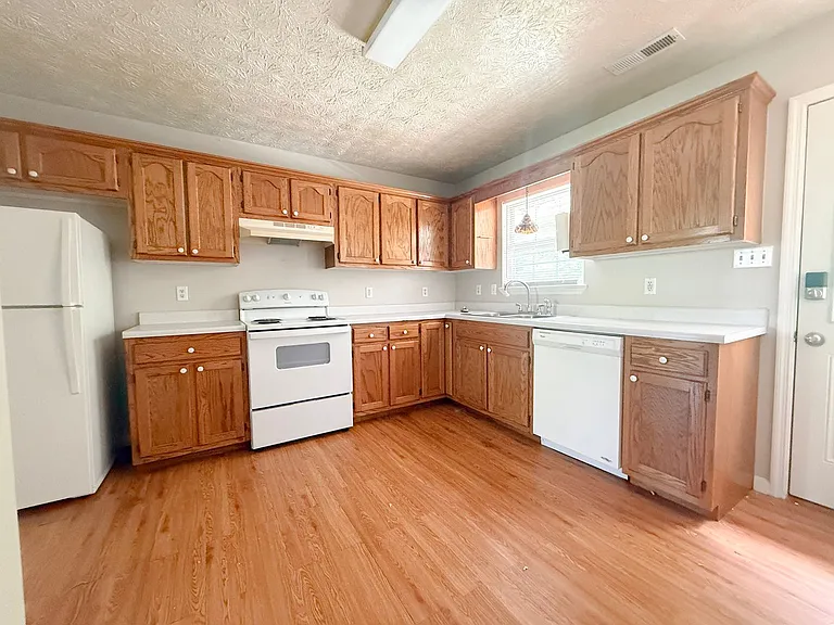 125 W Bangham Rd — Photo 7