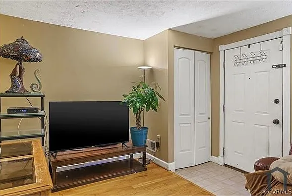4968 Finnegan Ct — Photo 1