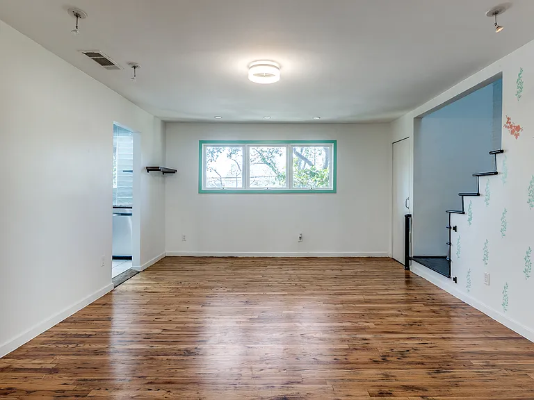 4024 Buena Vista St — Photo 10
