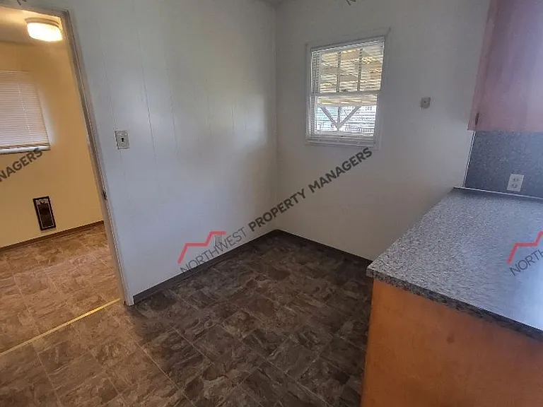 629 NW Hawthorne Pl — Photo 9