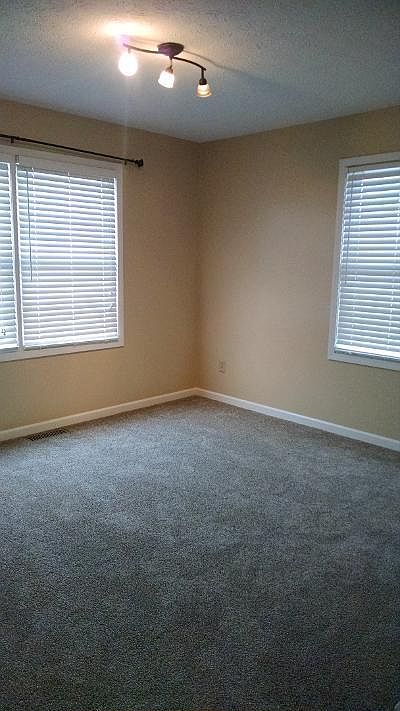 2nd image of 572 N Park Dr