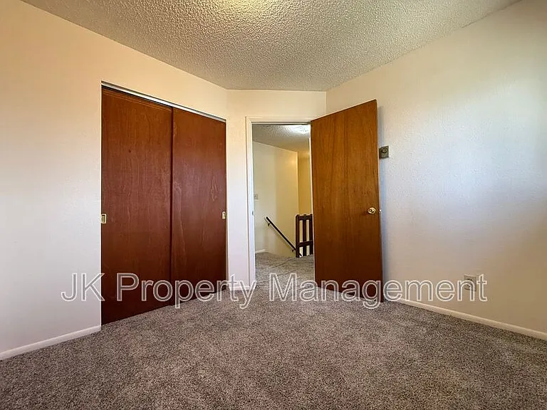 919 1st Ave SW #2 — Photo 18