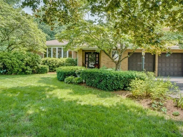 14 Primrose Path, Hatfield, MA 01038