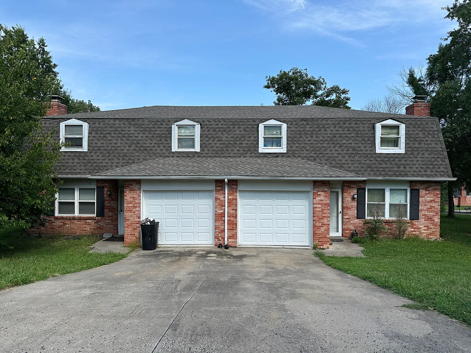 3 bed, 1.5 bath, 1376 sqft, $1,400 — Photo 1
