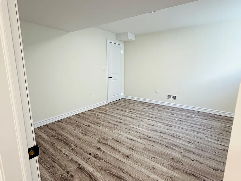 494 Woodbine Ave #LOWER — Photo 7