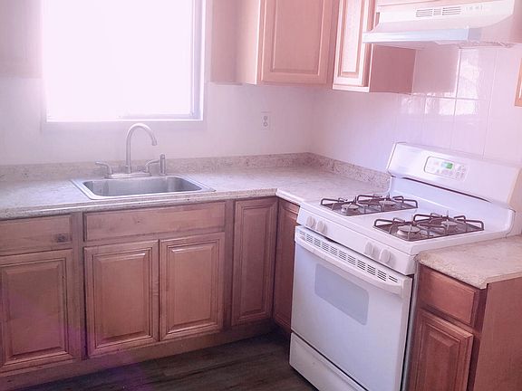 4th image of 994 Olympia Blvd
