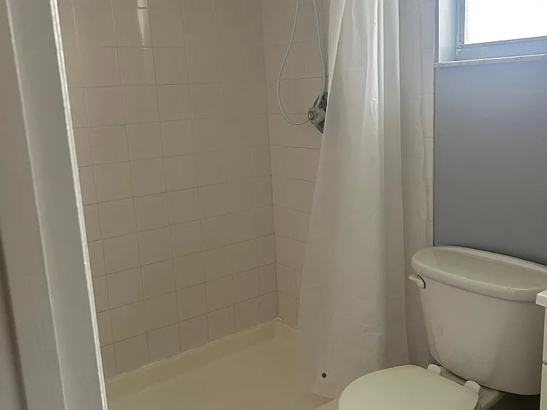 560 Lake August Dr — Photo 17