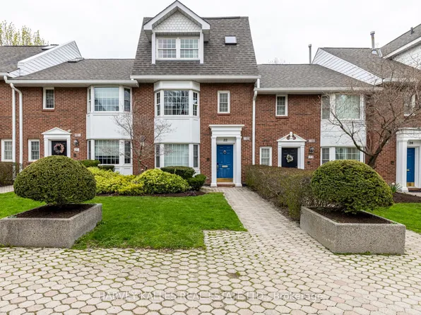 240 Broadway Ave #22, Toronto, ON M4P 1V9
