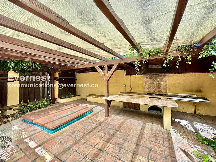 132 N Crescent Heights Blvd — Photo 30