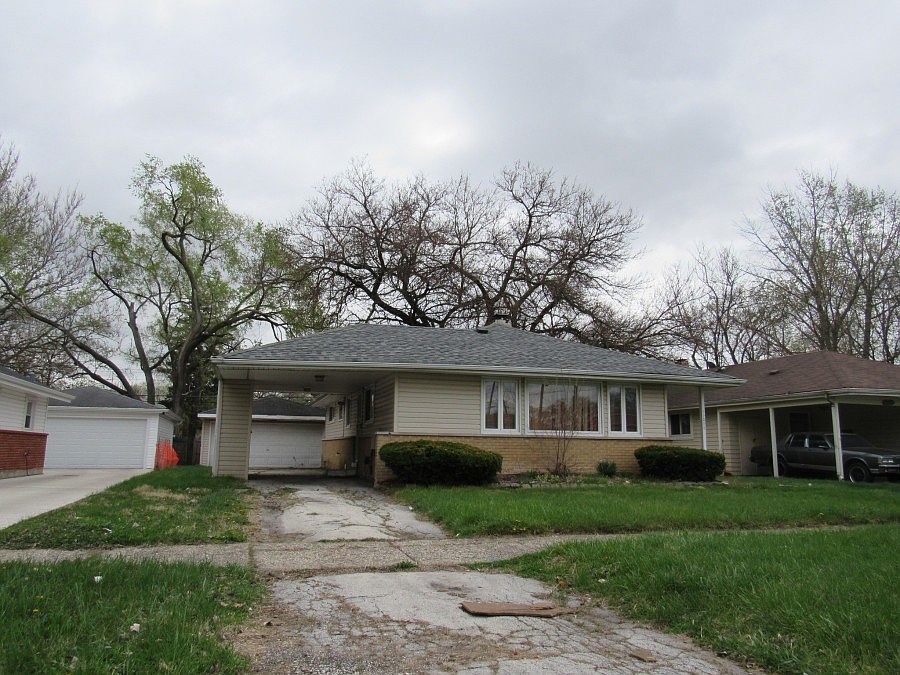 2nd image of 15223 Woodlawn Ave
