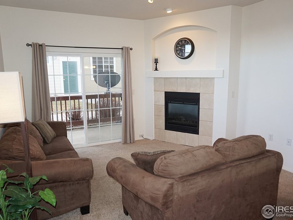 Living Room w/Fireplace