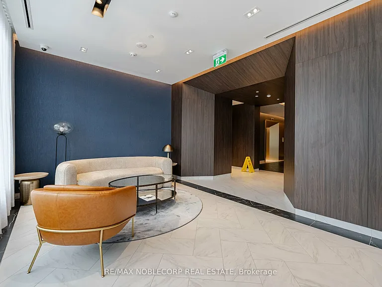 500 Dupont St #409 — Photo 3