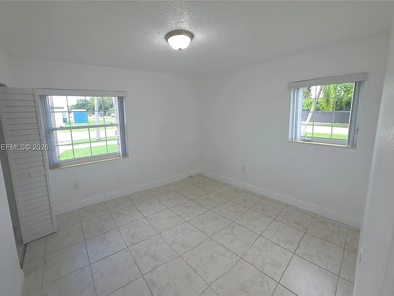 10500 SW 30th St — Photo 16
