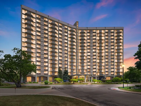 40 N Tower Rd APT 6N, Oak Brook, IL 60523