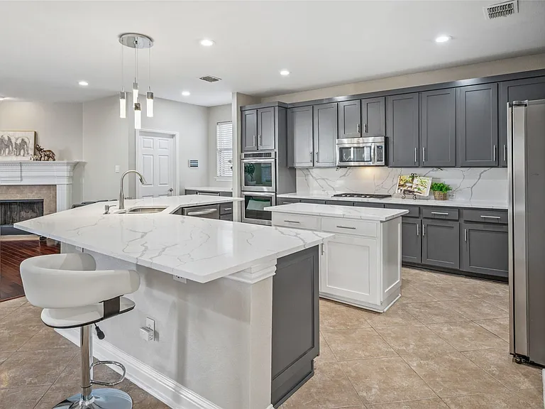 8812 Bluffcreek Ln — Photo 3