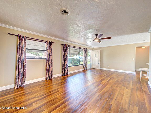 5th image of 990 Hibiscus St