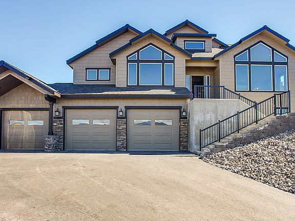 Large Home w/ 3-Car Garage