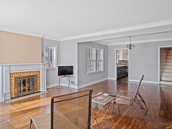 4th image of 615 West Blvd