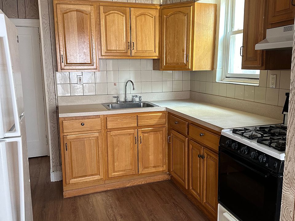 2nd image of 3717 Seagate Ave #1