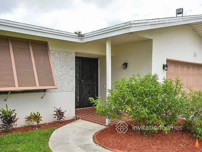 2931 S Seacrest Blvd — Photo 2