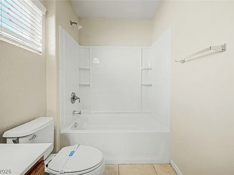 10560 Laurelwood Lake Ave — Photo 20