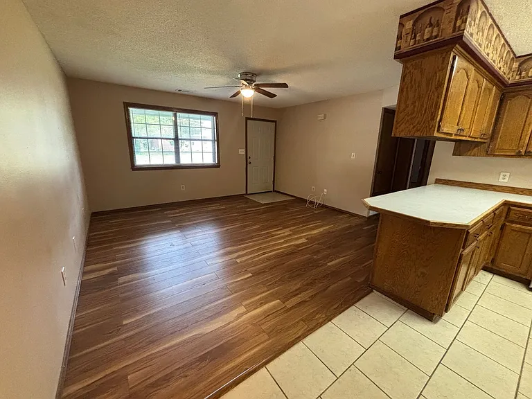 1419 N Pittsburg Ave — Photo 4