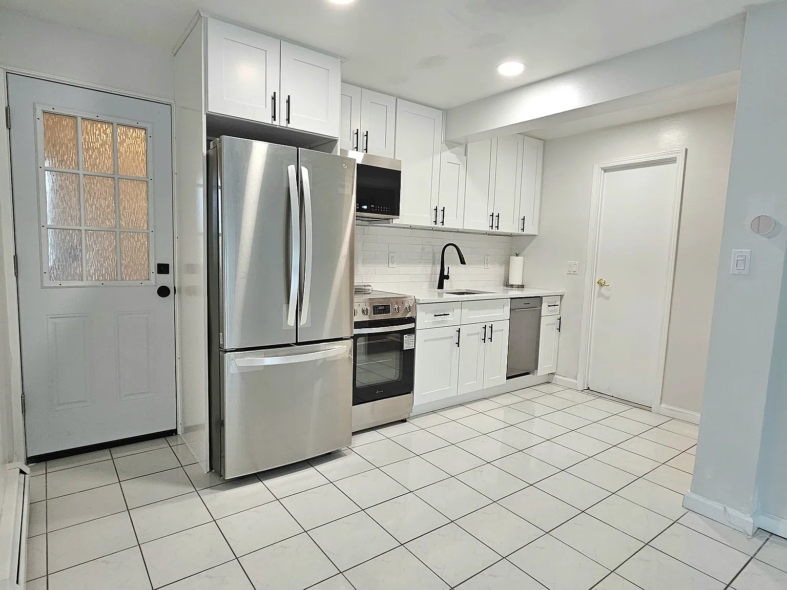 1 bed, 650 sqft, $3,000 — Photo 2