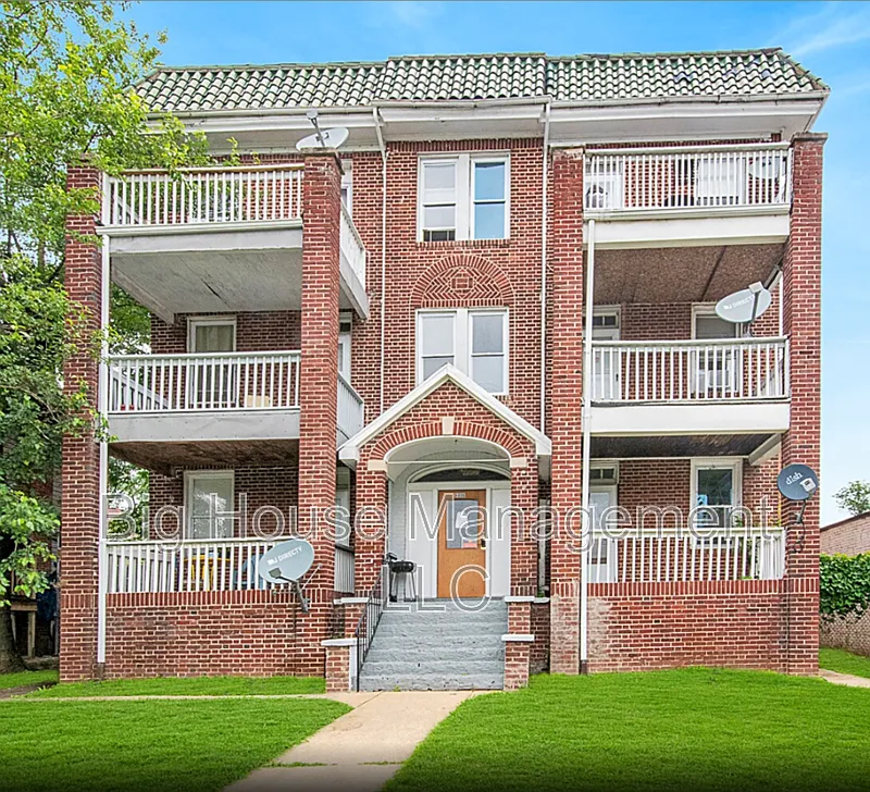 2 bed, 1.0 bath, $1,350 — Photo 1