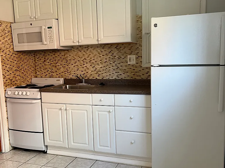 618 Geranium St NW #1 — Photo 3