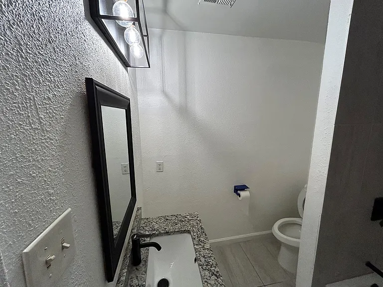 1118 Brookswood Ave E #B — Photo 15