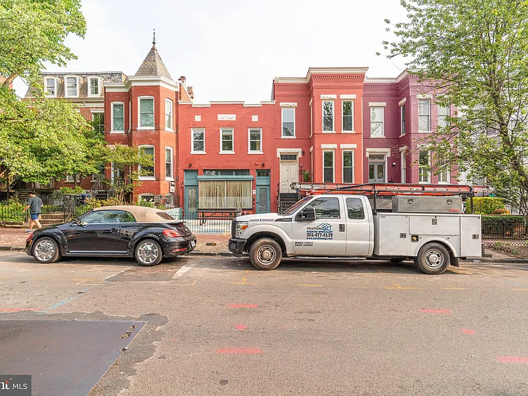 711 G St SE — Photo 45