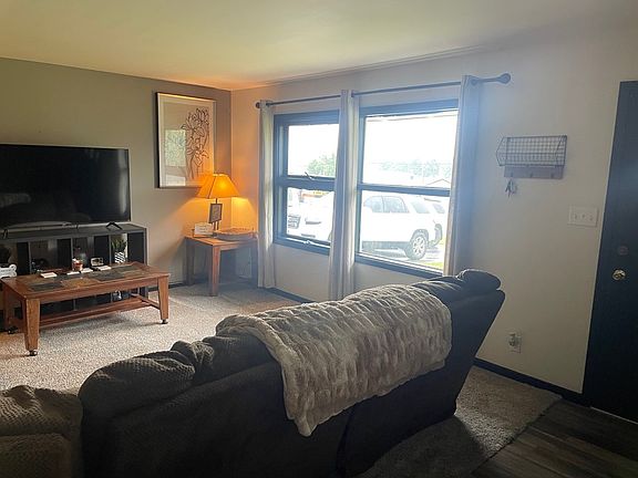 2nd image of 81 Lakeview Dr