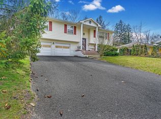 724 Valley Dr, Lakewood, NJ