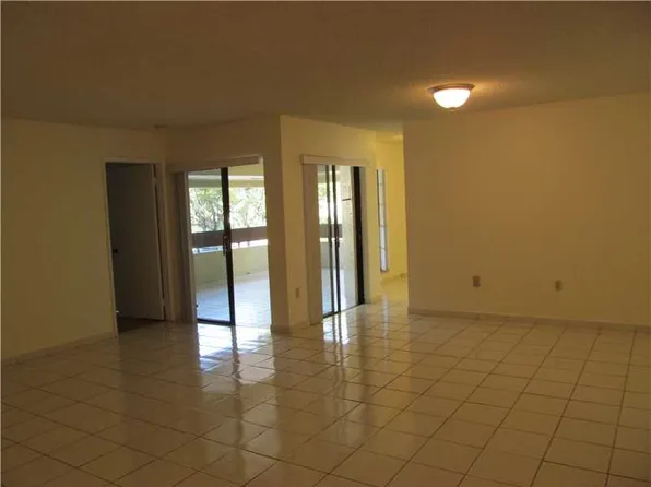 8810 SW 123rd Ct #M207, Miami, FL 33186