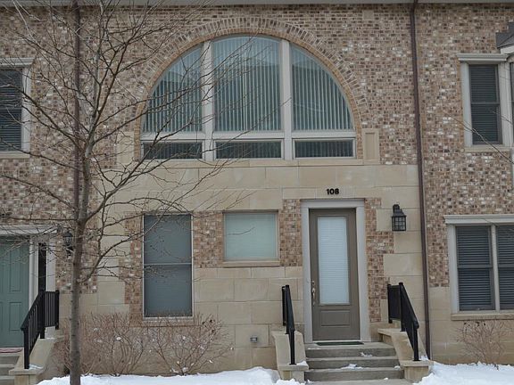 3rd image of 108 Vine St #20