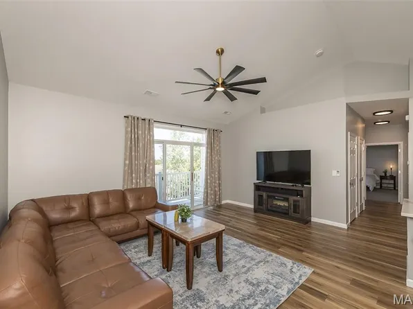 5100 Tesson Gardens Ct APT 3C, Saint Louis, MO 63128