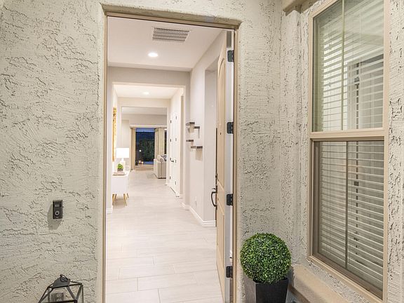 3rd image of 3007 E CASHMAN Drive