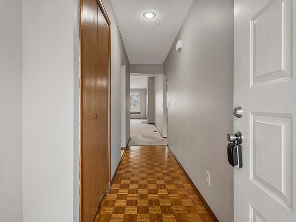 4th image of 413 Irvine Rd #413